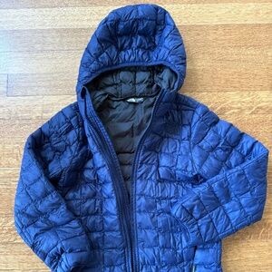 Boys Hooded North Face Puffer Jacket Navy Blue Size XS w/ Thermoball
